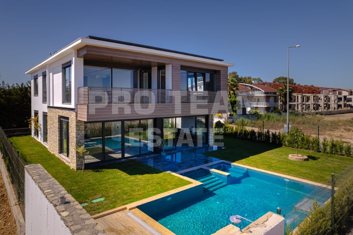 Piso en Belek, Turquia, 400 m² - imagen 1