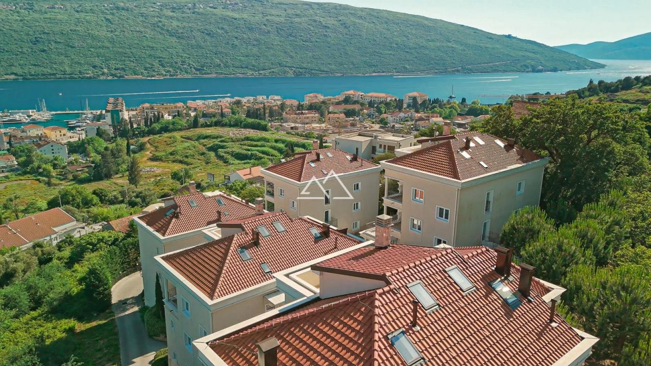 Appartamenti a Đenovići, Montenegro, 158 m² - foto 1