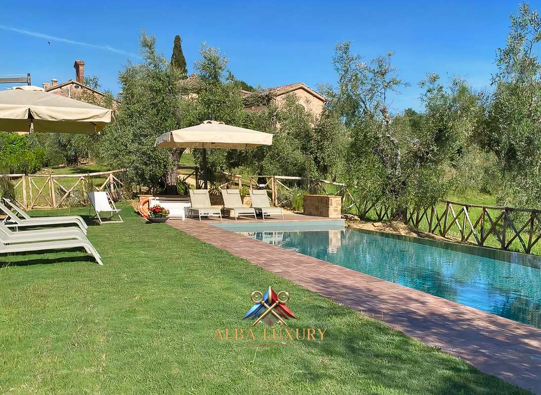 Villa in Siena, Italy, 600 m² - picture 1