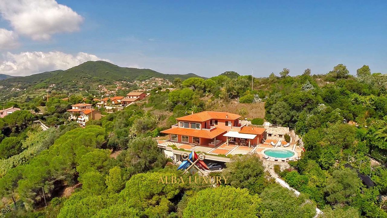 Villa Via Briot, Italie, 450 m² - image 1