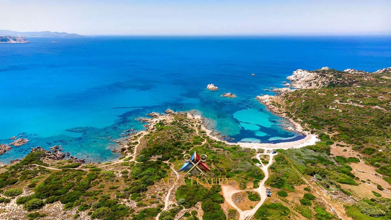 Villa à Santa Teresa Gallura, Italie, 360 m² - image 1