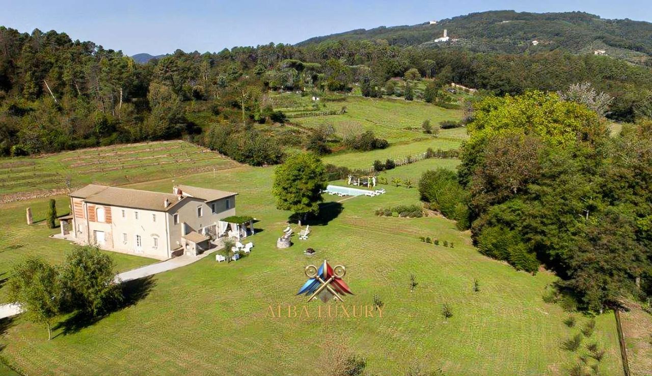 Villa in Lucca, Italy, 500 m² - picture 2