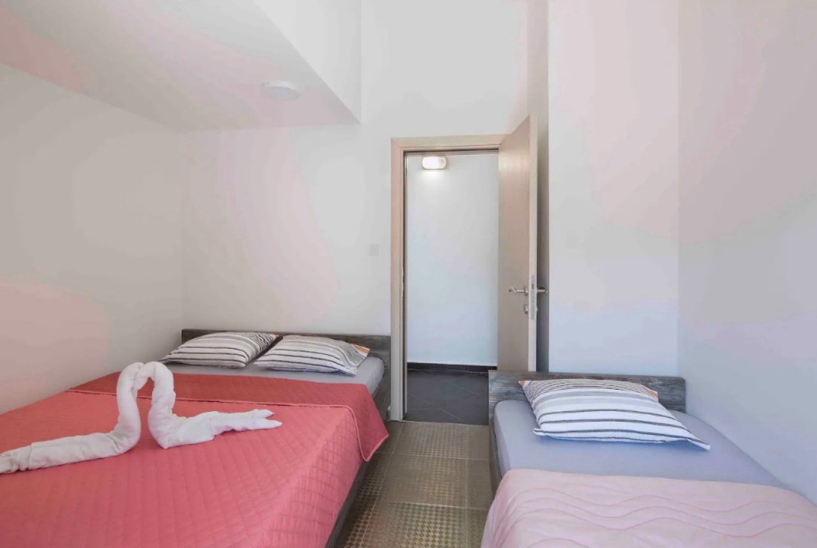 Flat in Sveti Stefan, Montenegro, 63 m² - picture 7