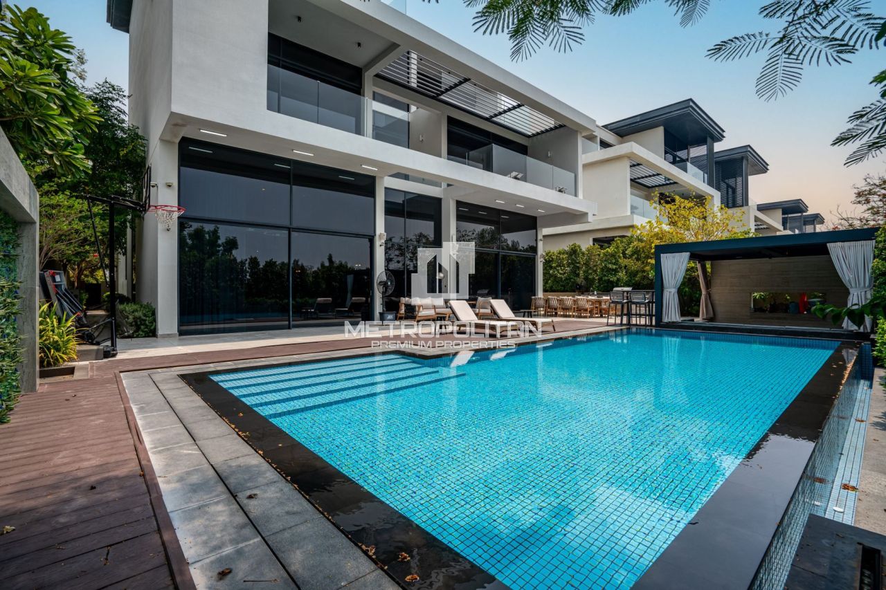 Villa à Dubaï, EAU, 1 054 m² - image 1