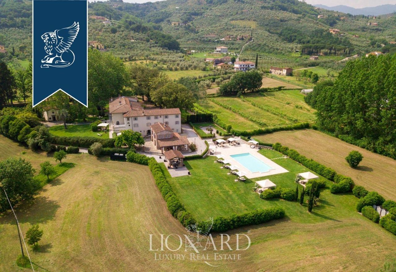 Villa in Pistoia, Italy, 2 100 m² - picture 1