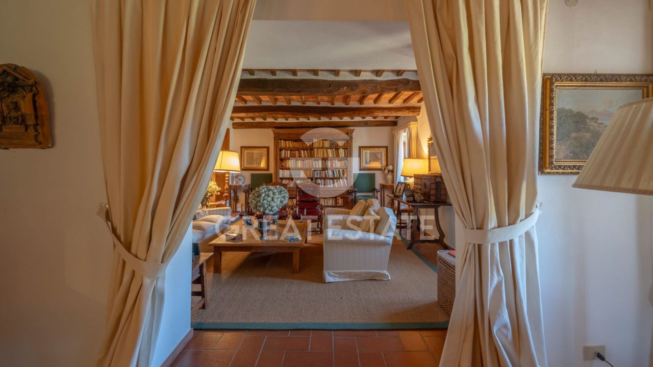House in Castellina in Chianti, Italy, 820.7 m² - picture 11