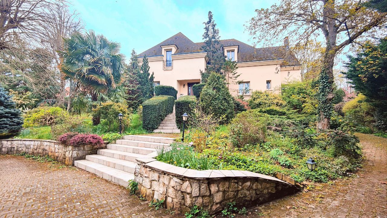 Cabaña en Ile-de-France, Francia, 600 m² - imagen 1
