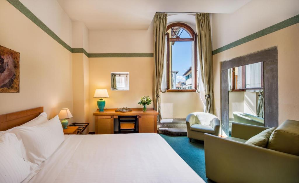 Hotel en Florencia, Italia, 4 800 m² - imagen 1