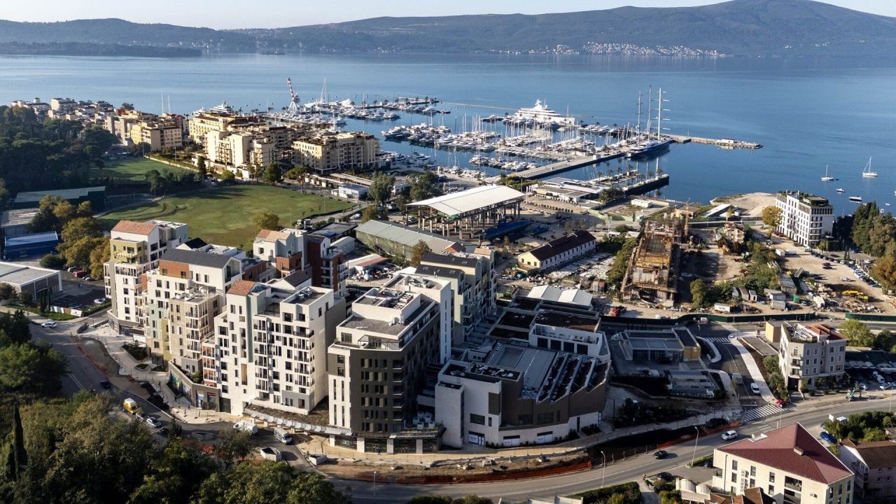 Piso en Tivat, Montenegro, 97 m² - imagen 1