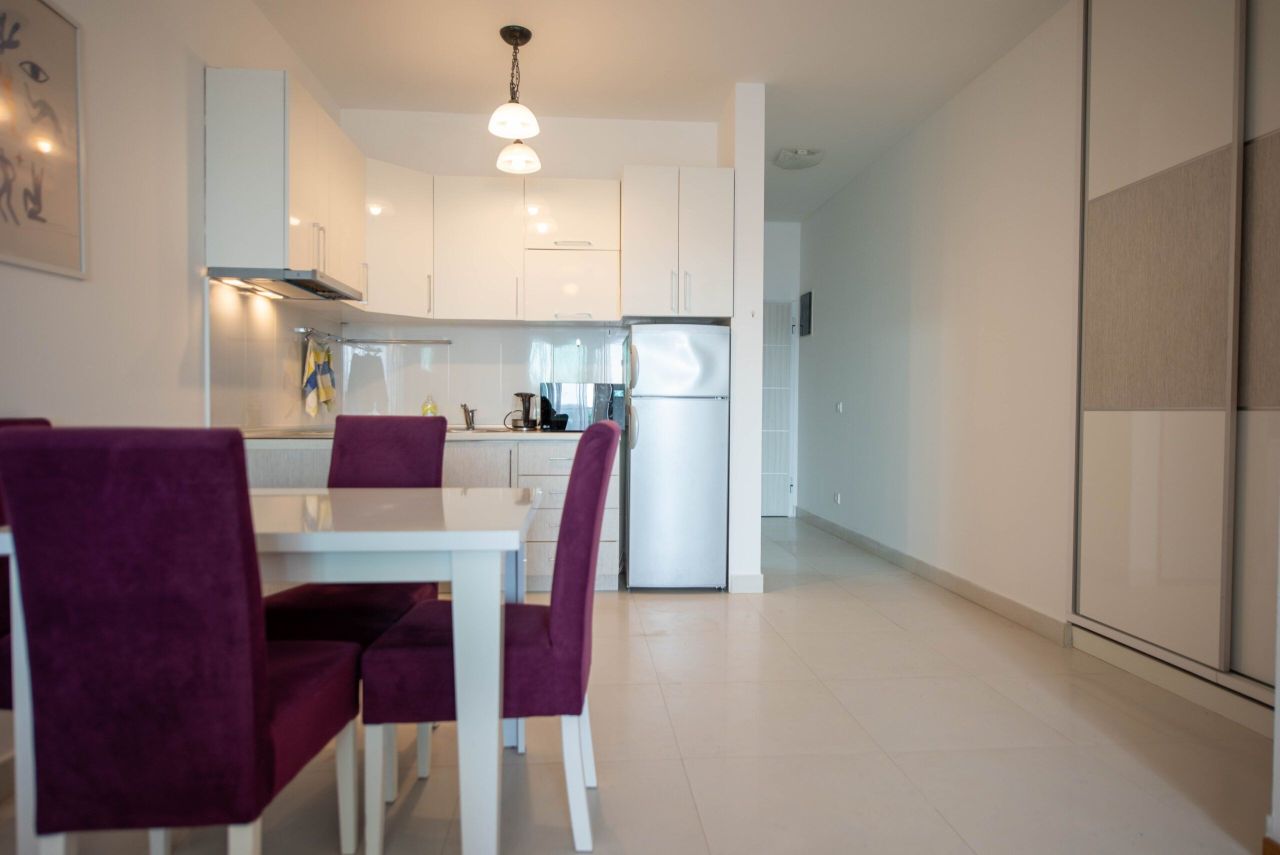 Apartamento en Becici, Montenegro, 55 m² - imagen 3