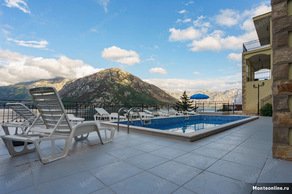 Villa in Kostanjica, Montenegro, 350 m² - picture 1