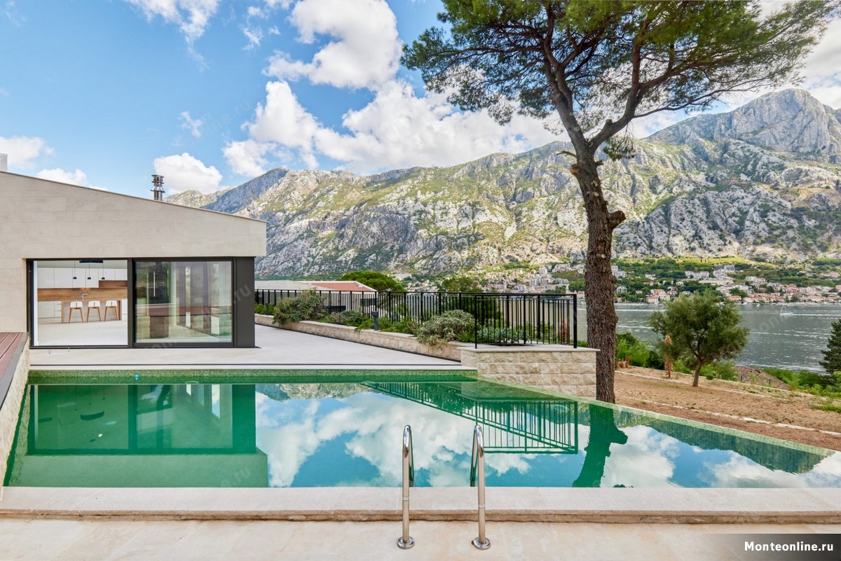Villa in Prcanj, Montenegro, 479 m² - picture 1