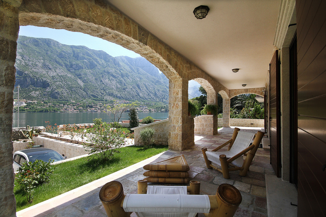 Villa en Prcanj, Montenegro, 497 m² - imagen 1