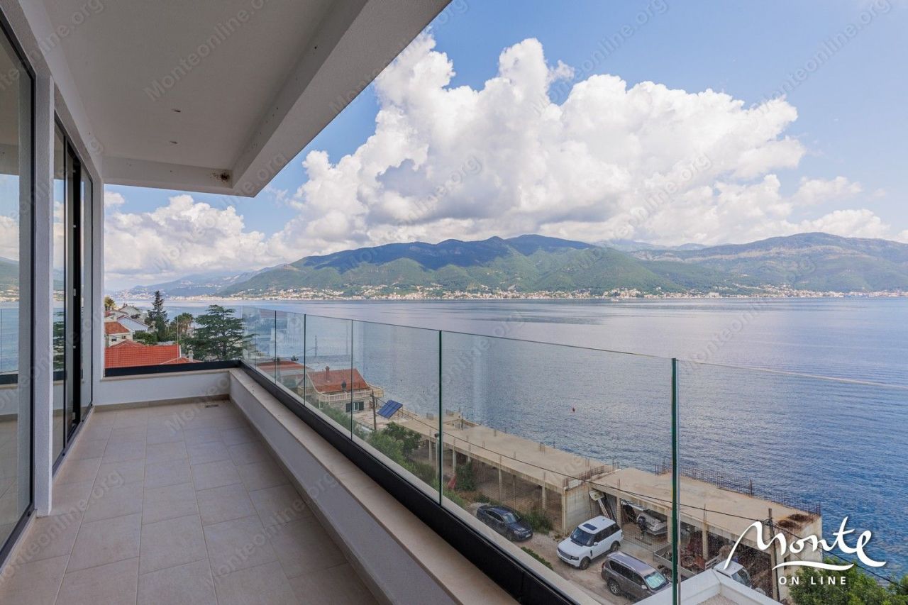 Villa en Krasici, Montenegro, 200 m² - imagen 1