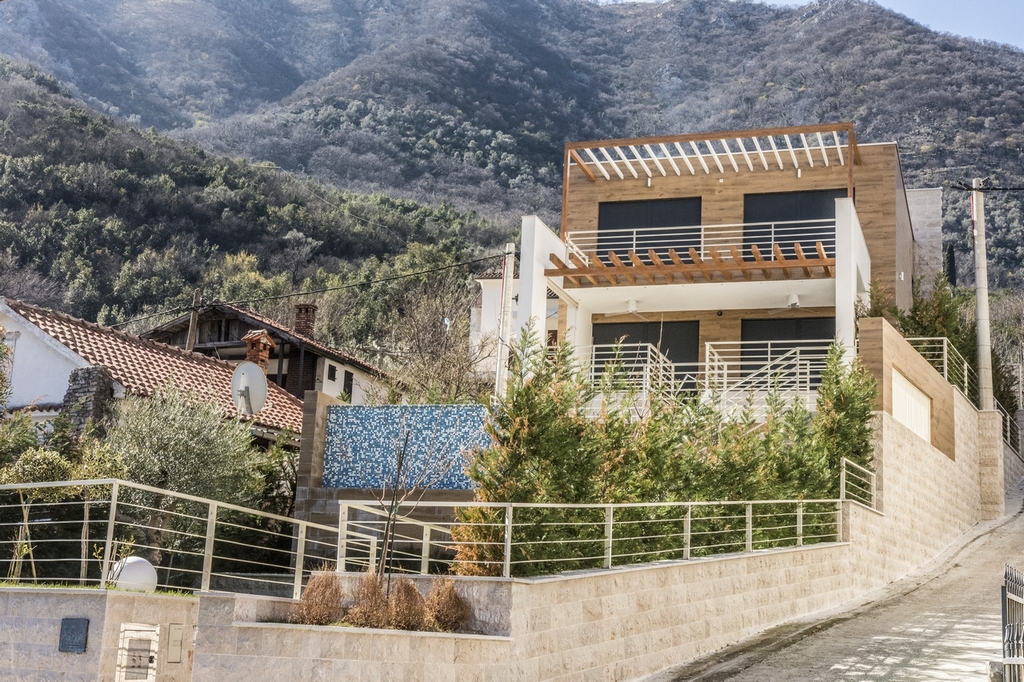 Villa in Stoliv, Montenegro, 371 m² - picture 1
