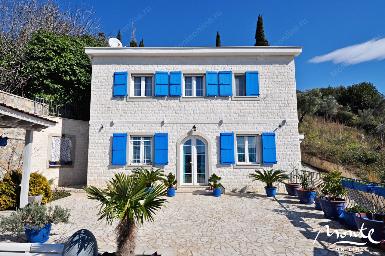 Villa en Tivat, Montenegro, 308 m² - imagen 1