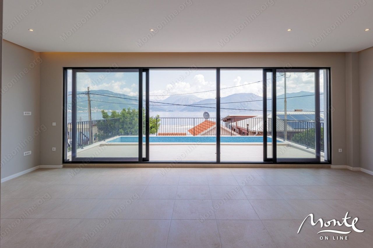Villa en Krasici, Montenegro, 200 m² - imagen 1