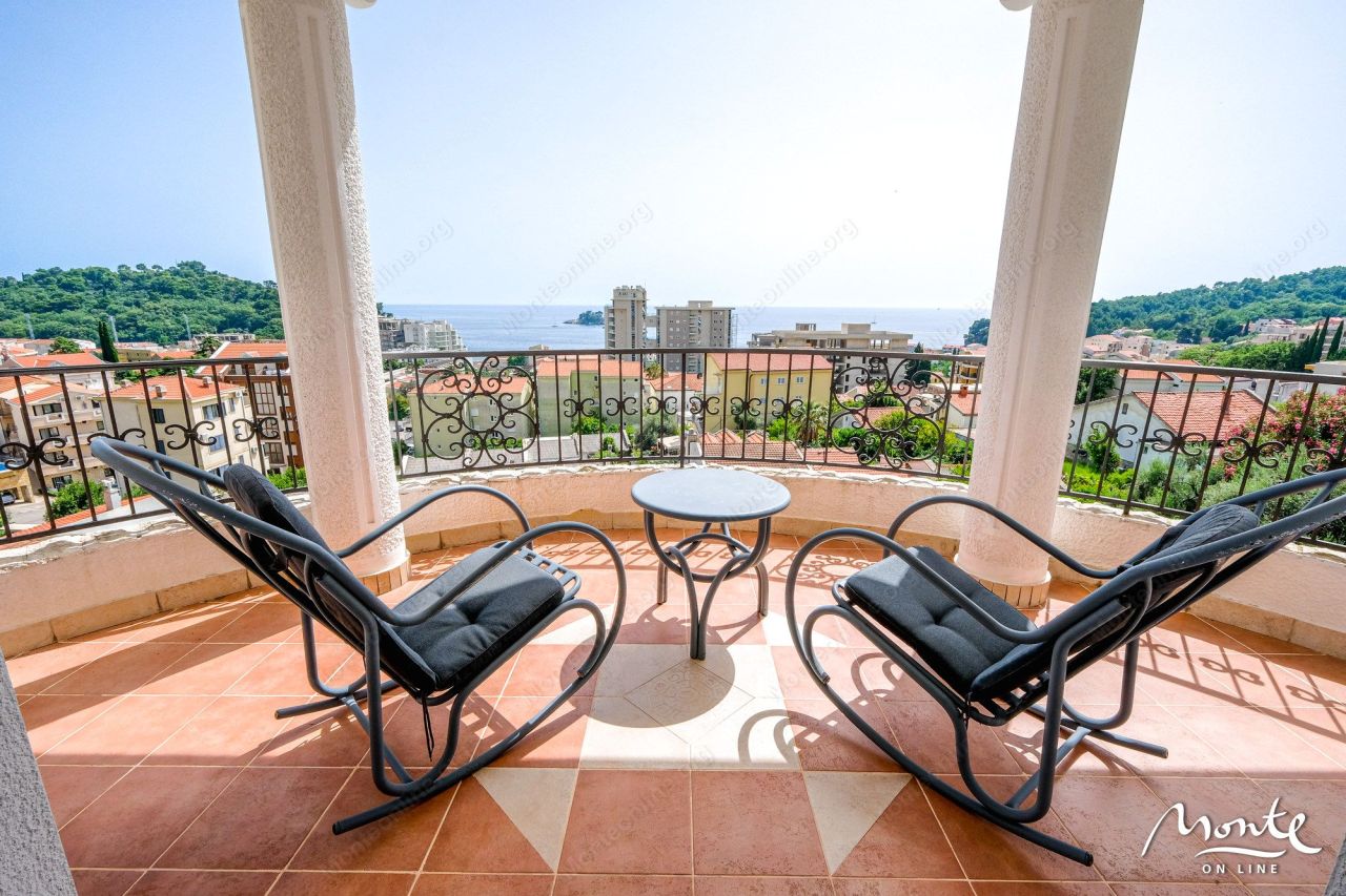 Villa en Petrovac, Montenegro, 560 m² - imagen 1