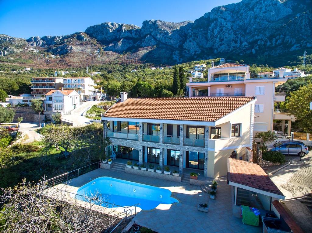 Villa en Blizikuce, Montenegro, 340 m² - imagen 1