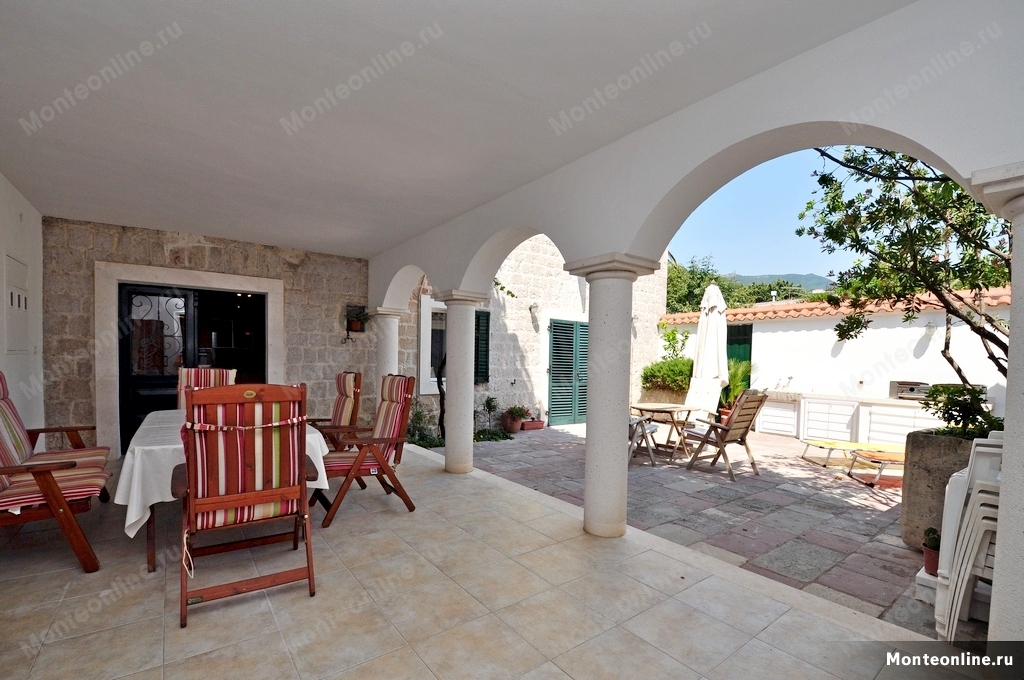 Villa en Herceg-Novi, Montenegro, 500 m² - imagen 1