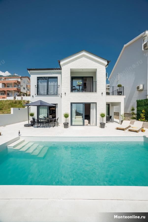 Villa en Becici, Montenegro, 160 m² - imagen 1