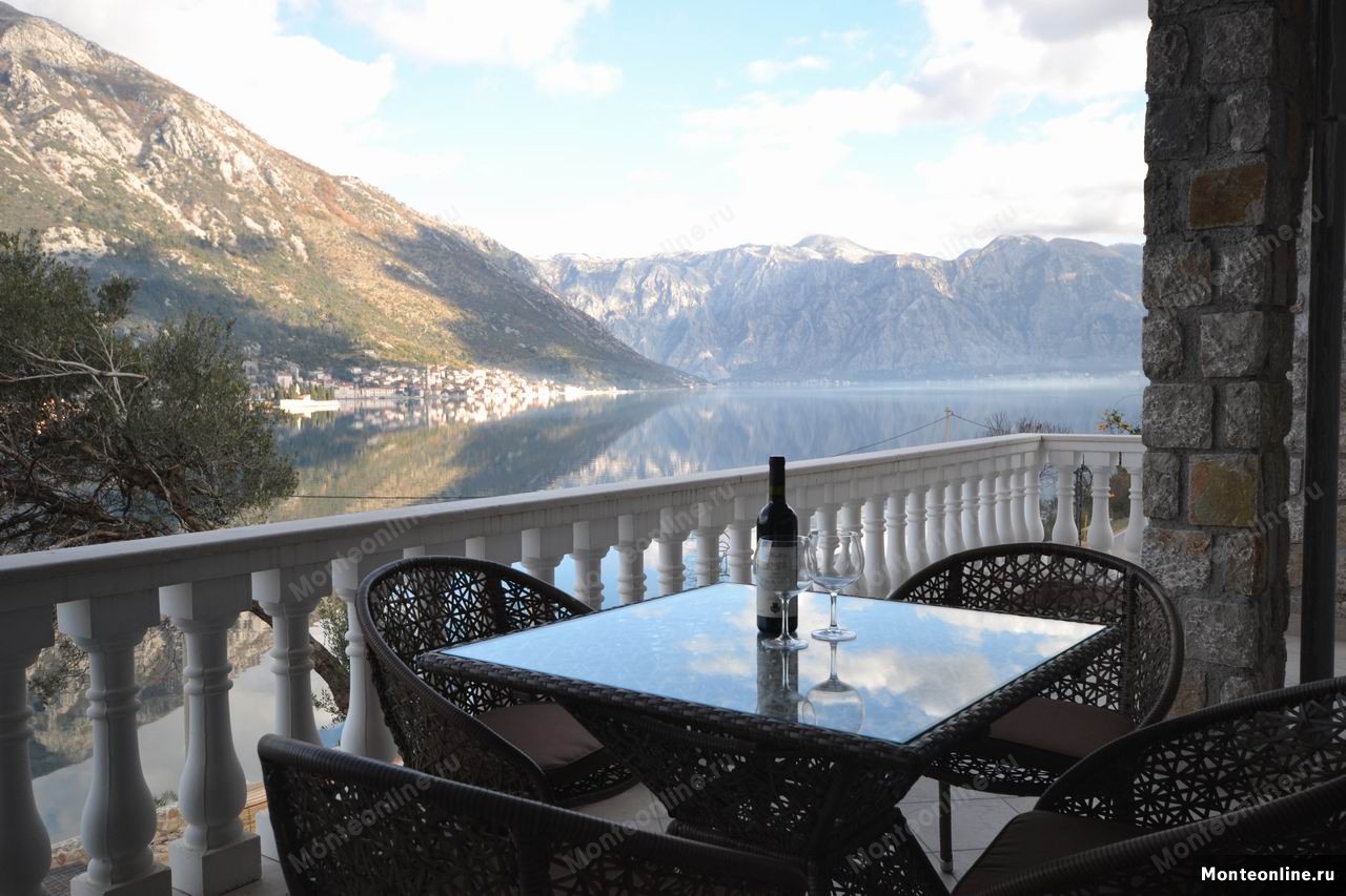 Villa in Kostanjica, Montenegro, 235 m² - picture 1