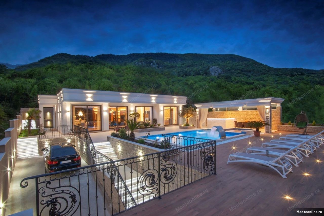Villa in Lastva, Montenegro, 190 m² - picture 1