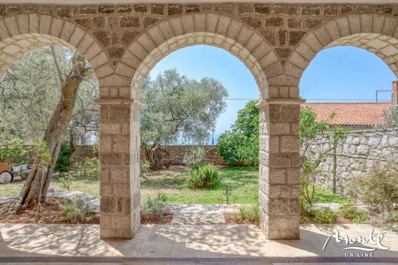 Villa à Rézévici, Monténégro, 480 m² - image 17