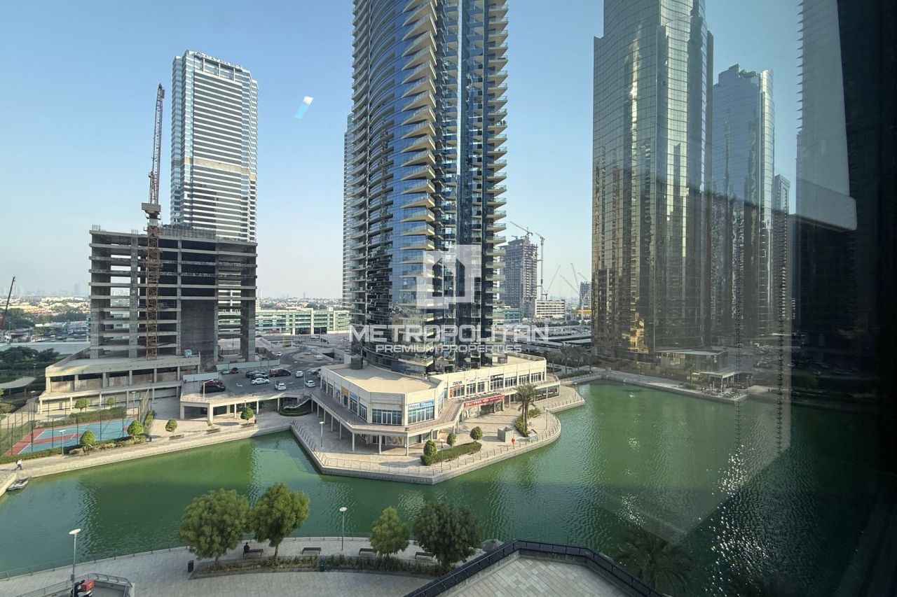 Oficina en Dubái, EAU, 106 m² - imagen 1