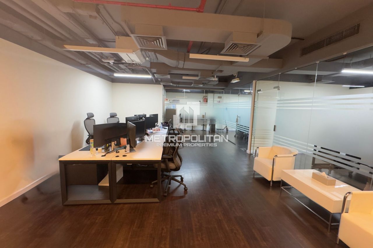 Office in Dubai, UAE, 106 m² - picture 3