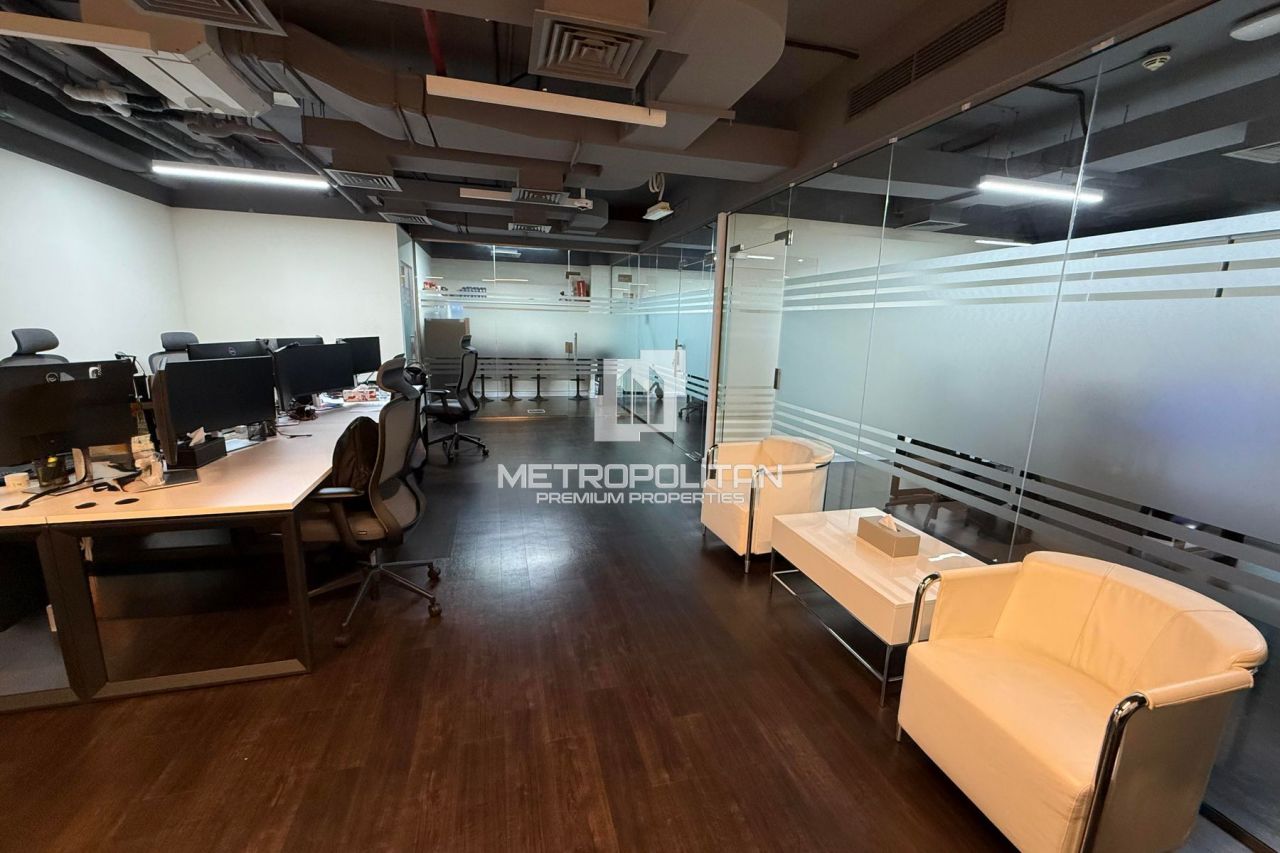 Office in Dubai, UAE, 106 m² - picture 5