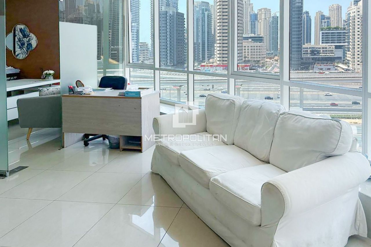 Office in Dubai, UAE, 97 m² - picture 7