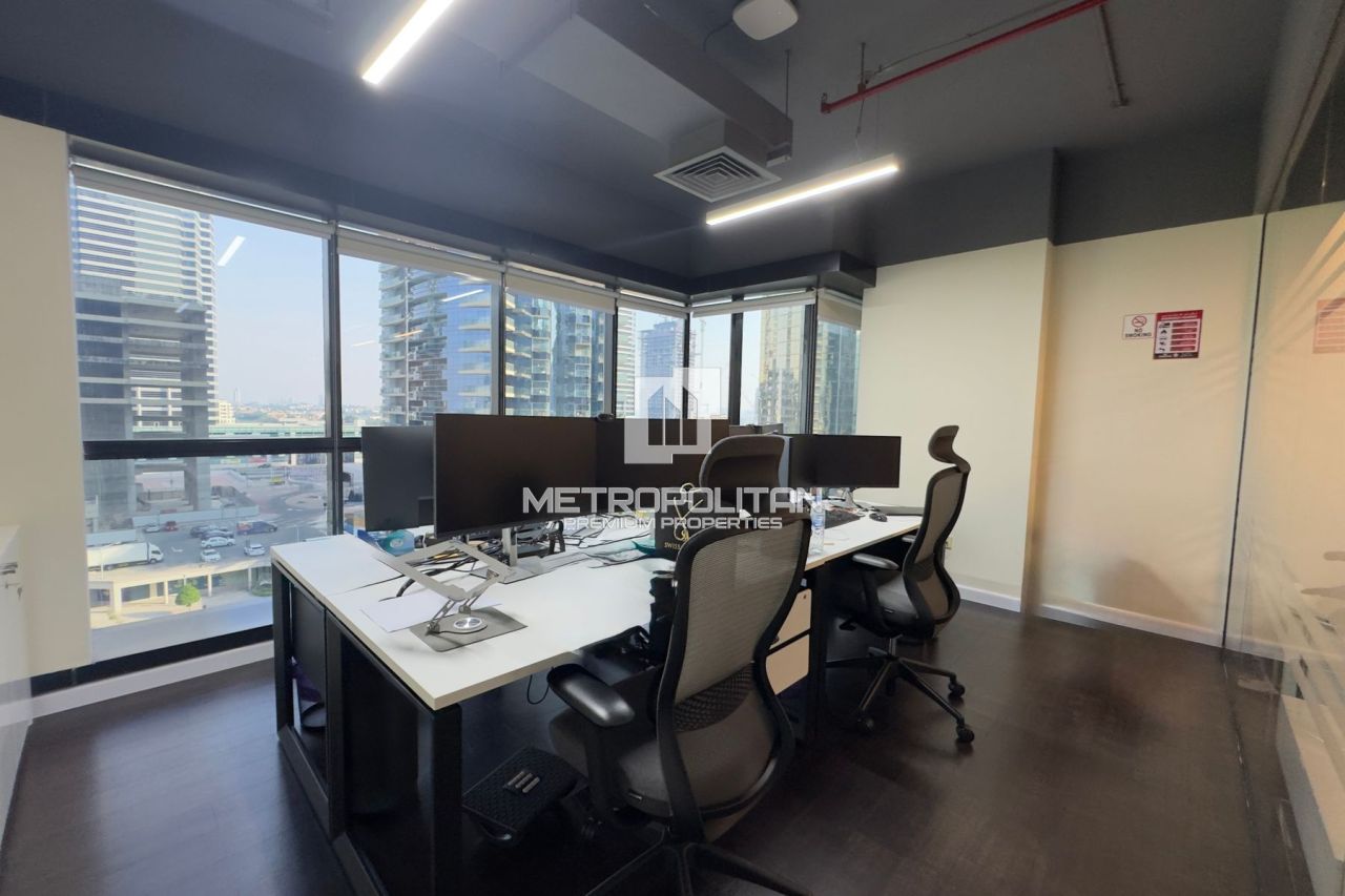 Office in Dubai, UAE, 106 m² - picture 8