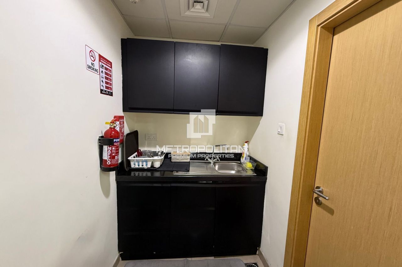 Office in Dubai, UAE, 106 m² - picture 9