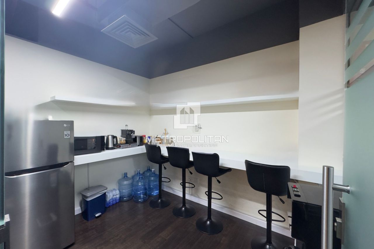 Office in Dubai, UAE, 106 m² - picture 10