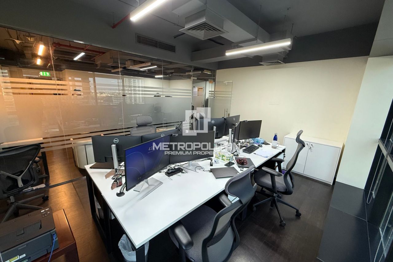 Office in Dubai, UAE, 106 m² - picture 12