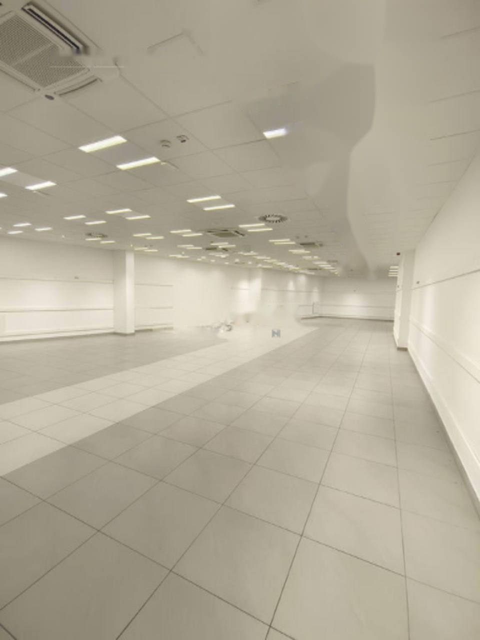 Oficina en Liubliana, Eslovenia, 458 m² - imagen 1