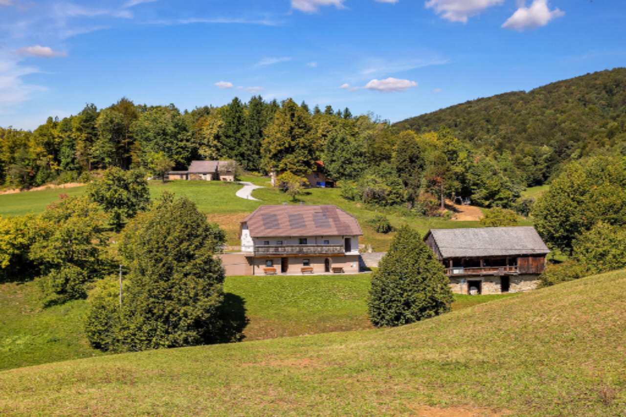 Azienda agricola a Postumia, Slovenia, 370 951 m2 - foto 1