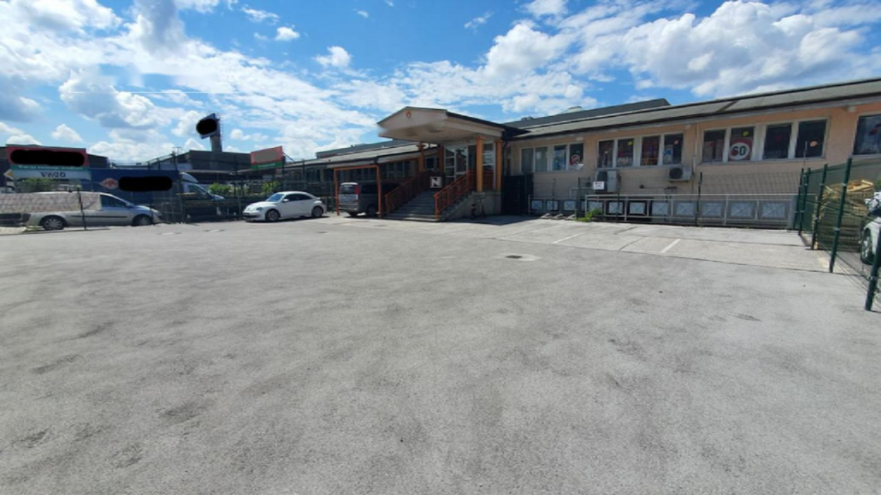 Oficina en Liubliana, Eslovenia, 1 185 m² - imagen 1