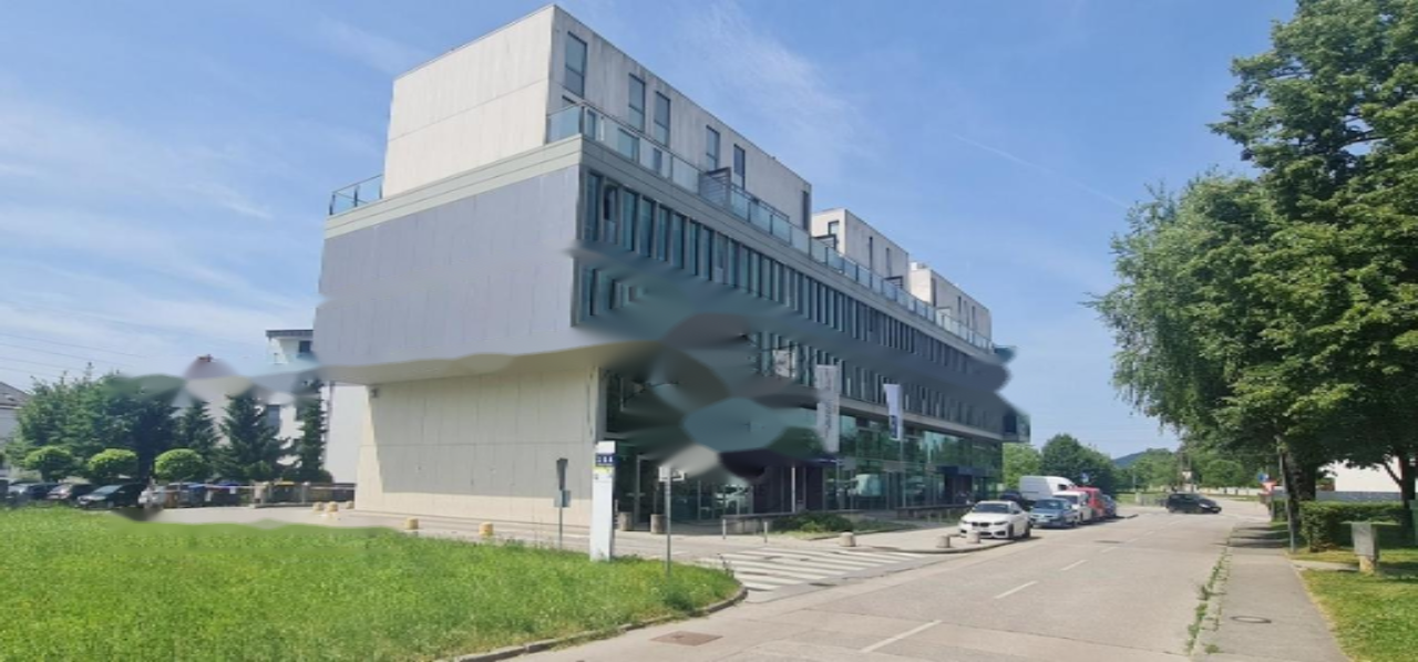 Oficina en Liubliana, Eslovenia, 170 m² - imagen 1