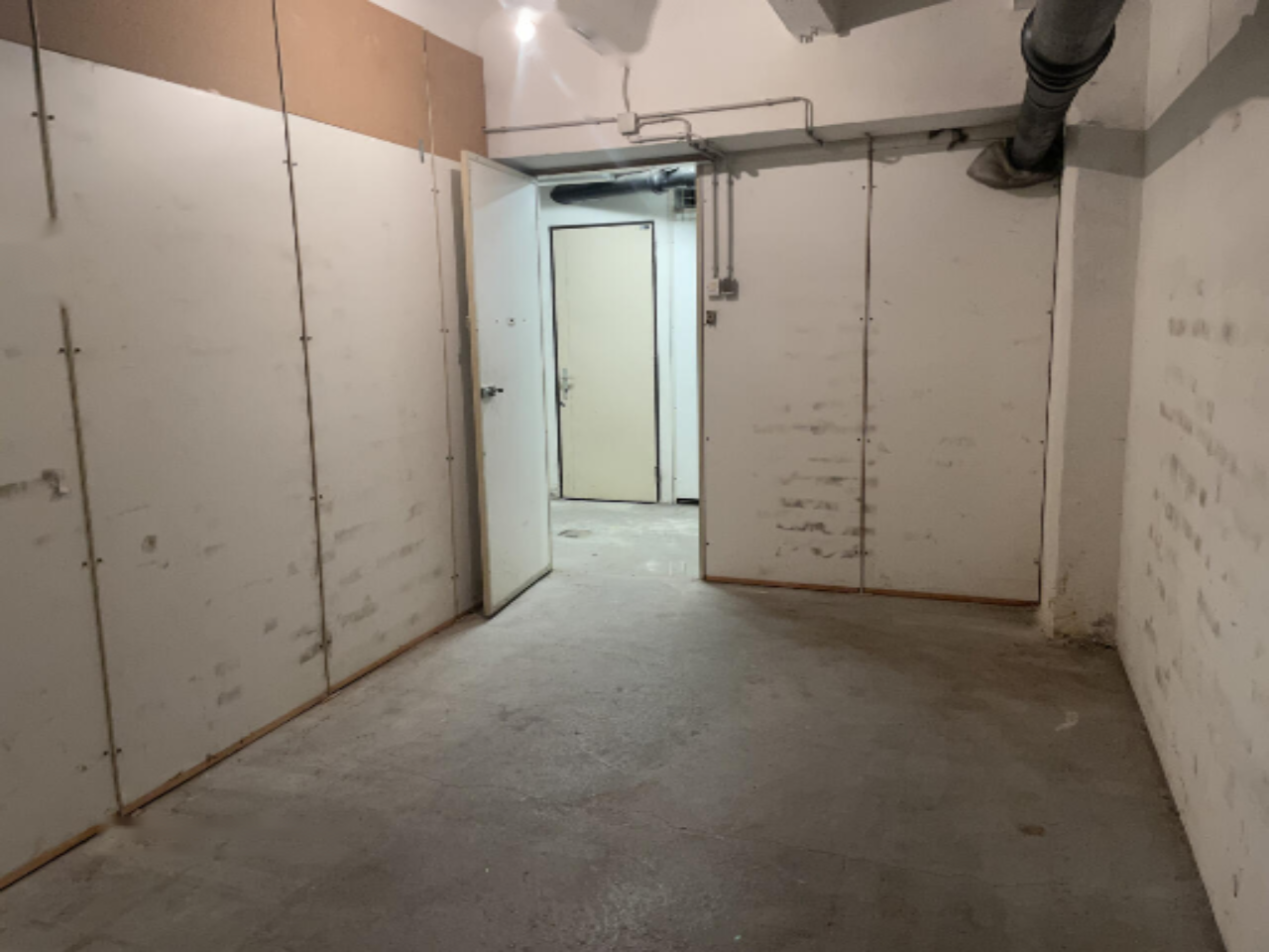 Office in Ljubljana, Slovenia, 16 m² - picture 1