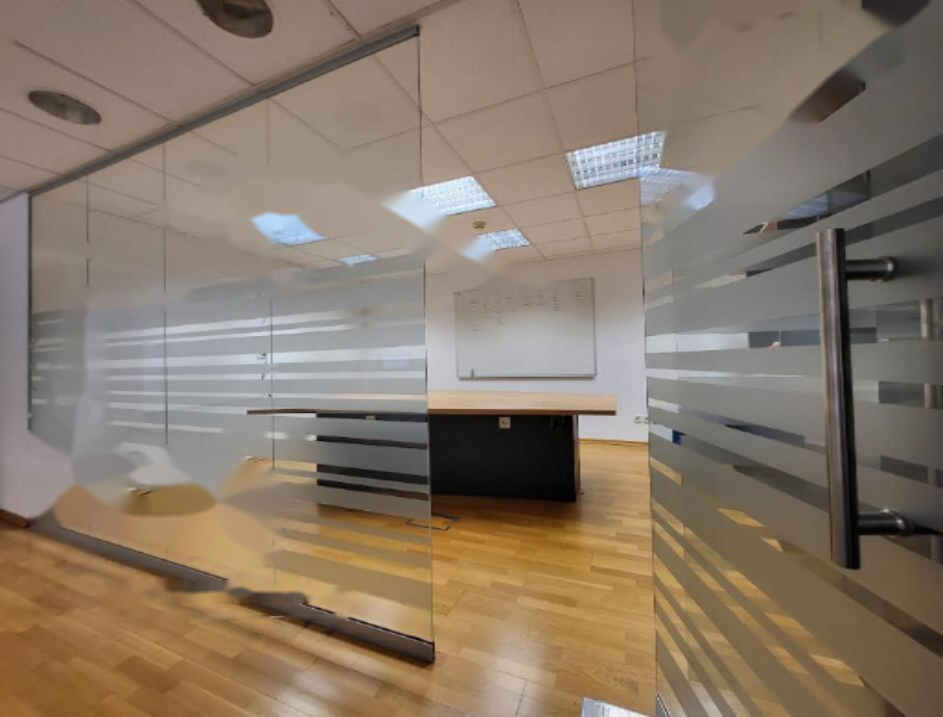 Oficina en Liubliana, Eslovenia, 177 m² - imagen 1