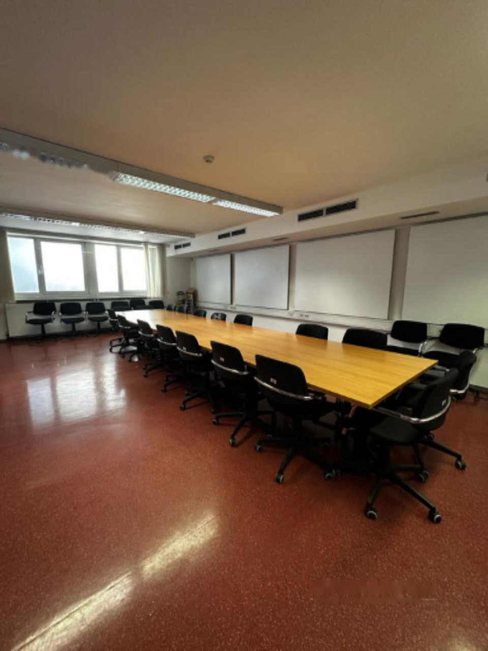 Office in Ljubljana, Slovenia, 1 375 m² - picture 2