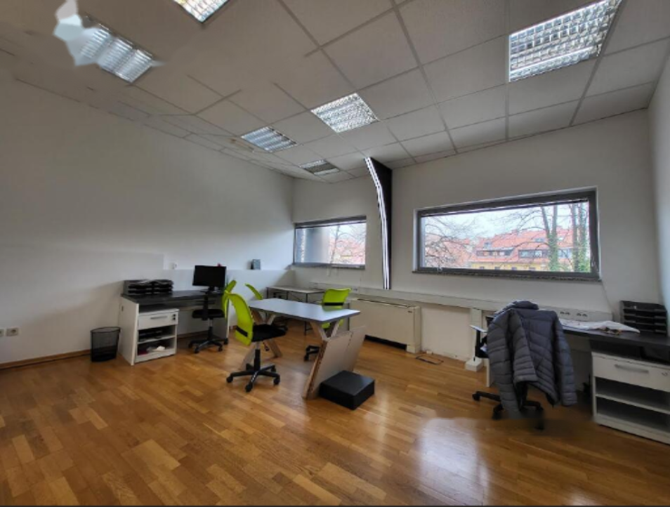 Oficina en Liubliana, Eslovenia, 177 m² - imagen 3