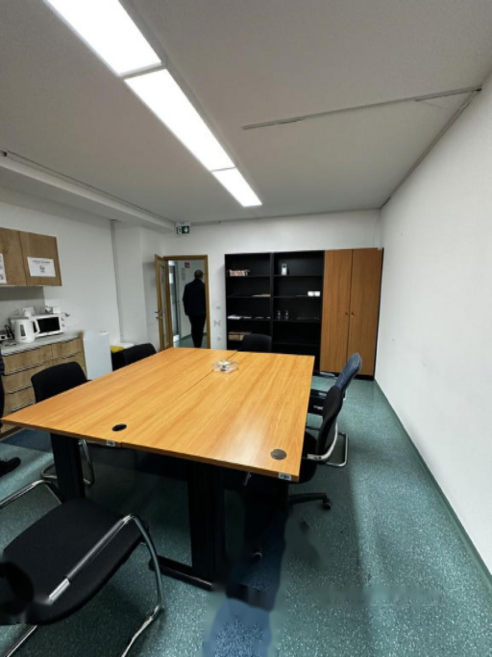 Office in Ljubljana, Slovenia, 1 375 m² - picture 4
