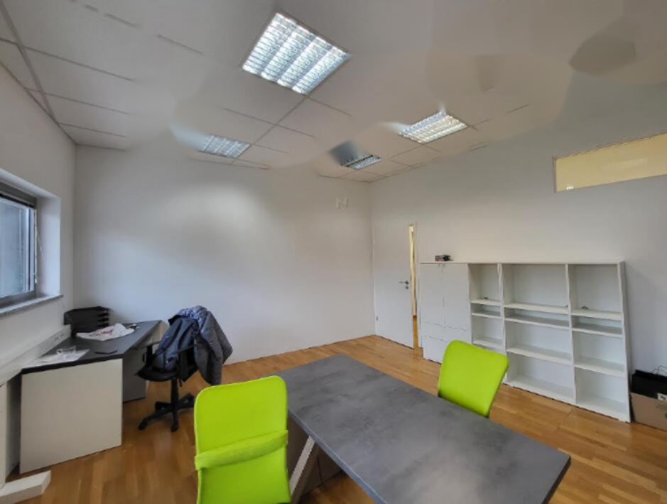 Oficina en Liubliana, Eslovenia, 177 m² - imagen 5