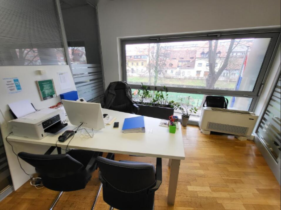 Oficina en Liubliana, Eslovenia, 177 m² - imagen 10