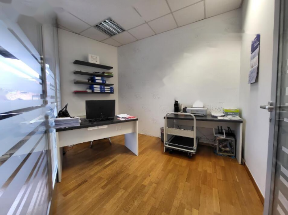 Oficina en Liubliana, Eslovenia, 177 m² - imagen 11