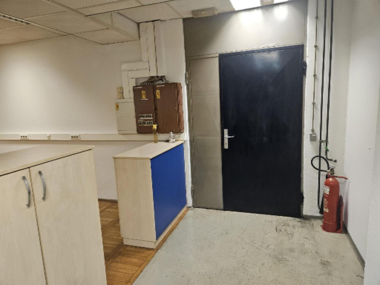 Oficina en Liubliana, Eslovenia, 109 m² - imagen 15