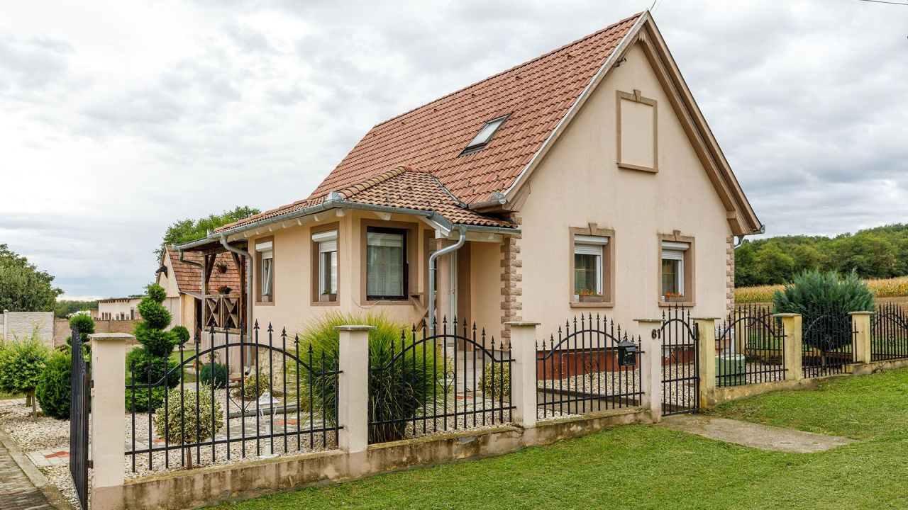 Casa a Heviz, Ungheria, 120 m² - foto 1